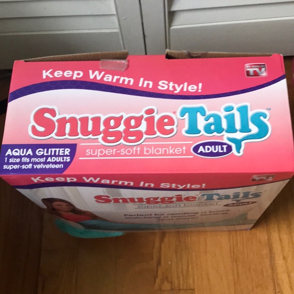 Mermaid Snuggie Tails blanket - Picture 3 of 5